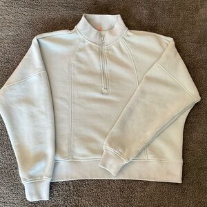 Light green cropped sweatshirt size M